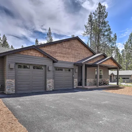 Northwest Sunriver Getaway w/ Community Amenities!
