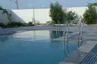Daksh the Madhuvan Suites Dwarka - piscina