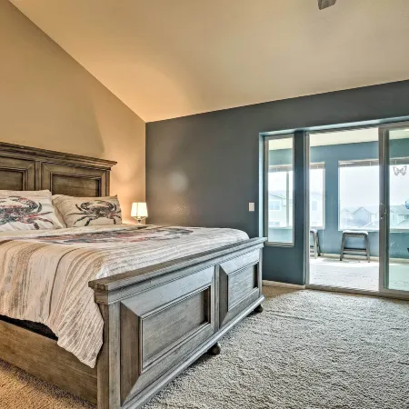 Gold Beach Townhome with Ocean Views and Sunroom!