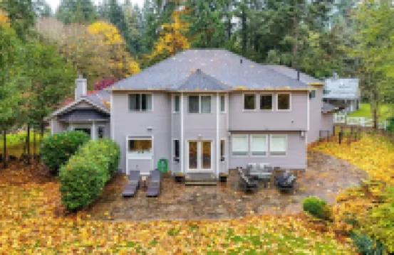 ‘Cedar Grove' Spacious Group Getaway in Snohomish