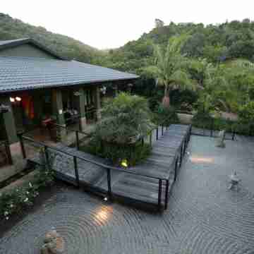 Shangri-La Manor Hotel Exterior