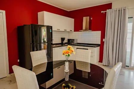 Best Quality 2-Bedroom Apartment 2 km from Eagle Beach Отели рядом с достопримечательностью «Малмок Бич»