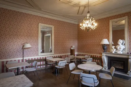 Château du Pont d'Oye Отели в г. Сен-Леже