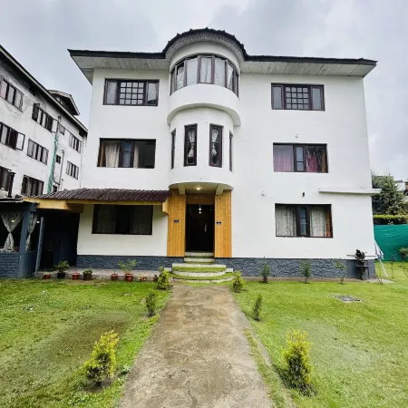 The Iceland Hotel Srinagar