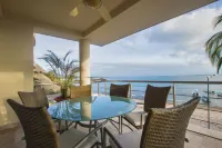 Perfect surfer getaway and family friendly beachfront condo