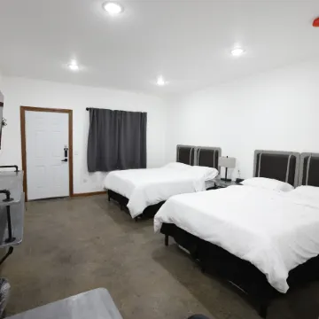 Bears Den Motel