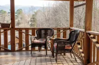 Bear Pause Log Cabin in the Great Smoky Mountains