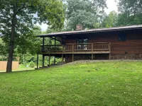 Cozy cabin with indoor fire place Hotels in Coshocton County
