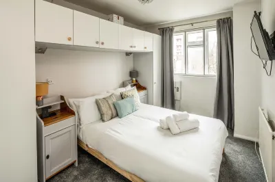 Spacious 3BR Flat with Balcony Near Tottenham Hale Отели рядом со станцией Bruce Grove