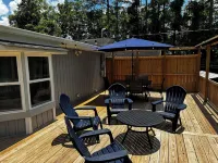 Etowah's Cottage - dog friendly, king beds, hiking, rafting, motorcycles Swift Museum Foundation附近的飯店