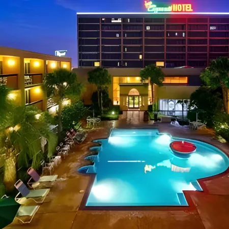 Mcm Eleganté Hotel & Conference Center