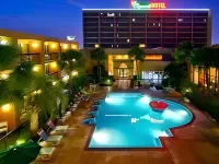 Mcm Eleganté Hotel & Conference Center - Pool