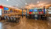 Seven Oaks Hotel Regina, SureStay Collection by Best Western - バー