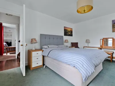 Lochead Cottage Hotels near Kilmartin Glen