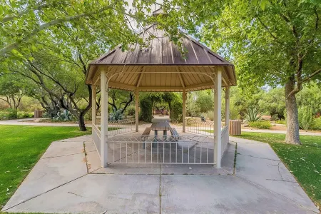 Saguaro Heaven, Charming 4-Bedroom + Sleeping Sofa, WiFi,AC in  Sahuarita AZ Отели в г. Сауарита