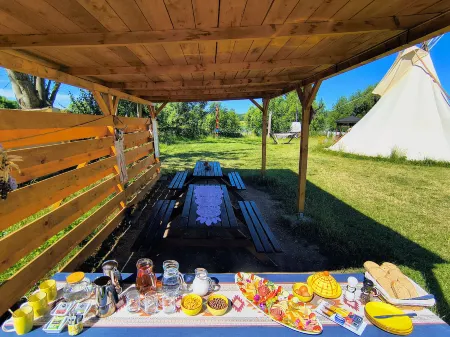 Teepee Camp Lounky Отели в г. Литомерице