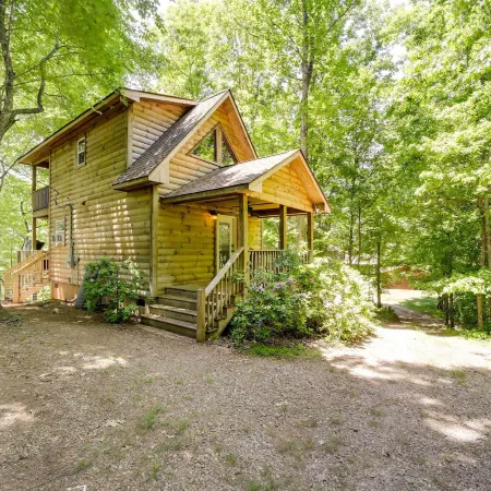 Private Hot Tub, Yard Pet-Friendly Whittier Cabin