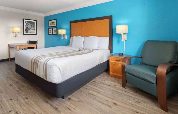 La Quinta Inn by Wyndham Pittsburgh Airport