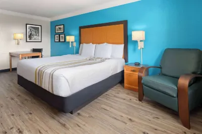 La Quinta Inn by Wyndham Pittsburgh Airport Hotels in Moon Township