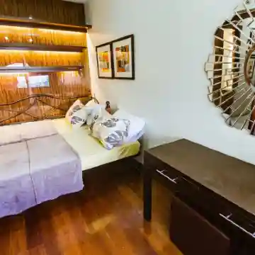 Luxurious condo 2BR/2Baths at the heart of the city. Rooms