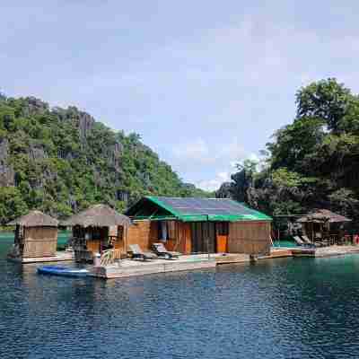 Paolyn Floating House Restaurant Hotel Exterior