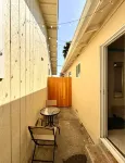 Beautiful retreat- 5 min walk from the Beach!