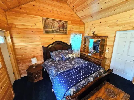 Newly Renovated Farm House with Lake View