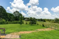 7 Mi to Ole Miss: Quiet Rural Retreat w/ Yard! - 2-Star