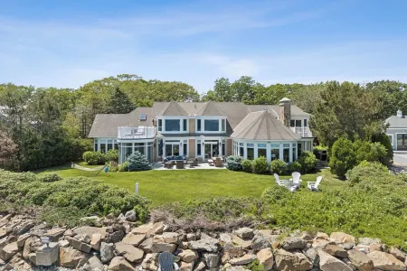 Expansive oceanfront 4+bdr home in KPT, pet friendly, breathtaking sunrise view! Отели в г. Кеннебанкпорт