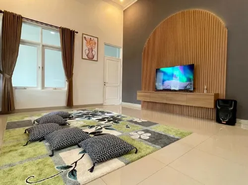 Dhanis's House 7 Bedroom by Kawa Hotels in Cigombong