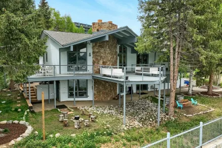 Lakefront/Sauna/Game Room/10 Min to Keystone/20 Min to Breck/Walk toAmphitheater