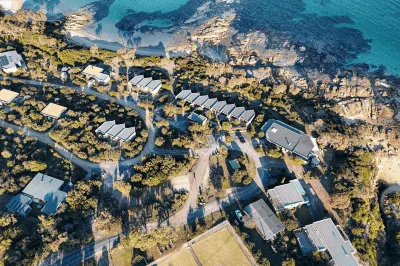 Edge of the Bay Resort Hotels near BIG4 Iluka on Freycinet Holiday Park