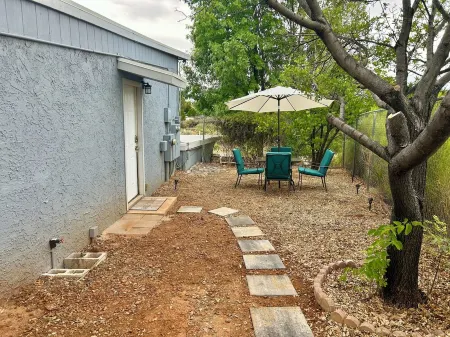 Charming 1-bedroom w/ Private Patio