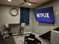 Cozy 2 Bed Room Apartment near Airport Hotels in Hillside