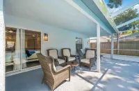 *Pool* 8.5 miles to Honeymoon Island. 4 bdr