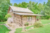 1800s Romantic Cabin! Fireplace and 3 Jacuzzi Tubs - 3-Star