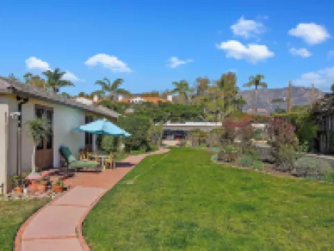 Garden Cottage - Miramar Beach with Shared Deck Hotels in Montecito