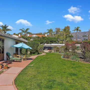 Garden Cottage - Miramar Beach with Shared Deck