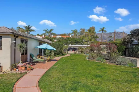 Garden Cottage - Miramar Beach with Shared Deck