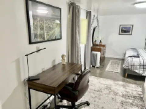 "The Red Door" 1 mile from downtown. 1 bedroom. Own entrance. Full Bath/Kitchen