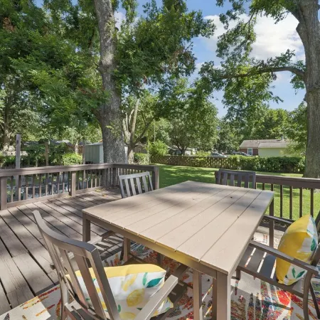 Earth & Echo-Nature-Inspired -  Themed Bedrooms + Firepit + Walk to Brookside