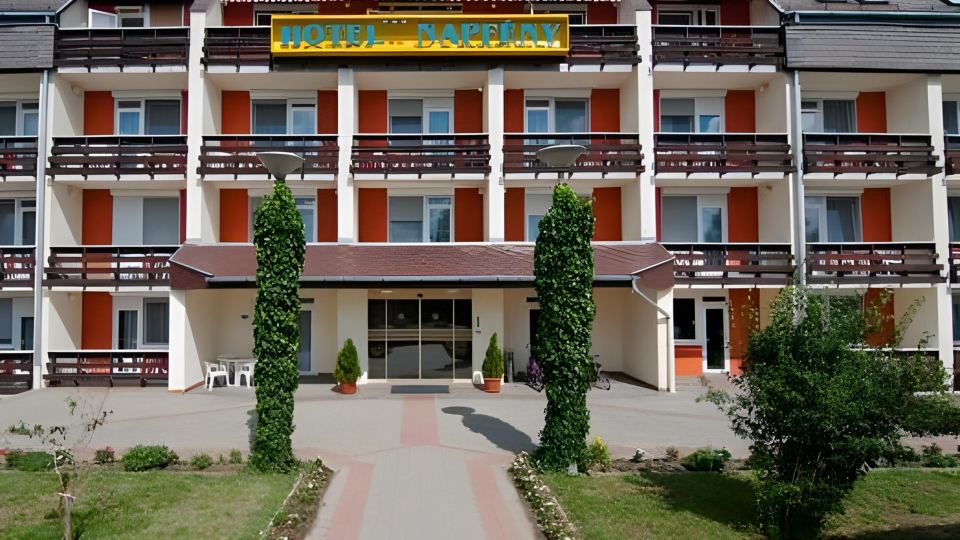 Napfeny Hotel