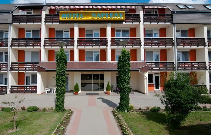 Napfeny Hotel
