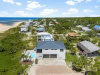 Pet Friendly Beach House - The Great White Florida House by Panhandle Getaways Hotels in Port St. Joe