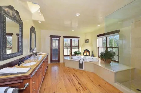 Green Acres Gorgeous Estate 9 minutes from the Plaza!