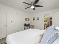 Hot Tub, King Bed, Coffee Bar - Walk to town!