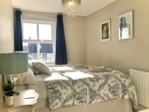Cosy townhouse in heart of Pembroke. Sleeps 4, pet-friendly!