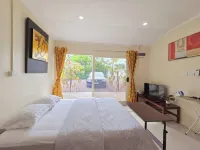 Seaside Exotic Studio: Walk to the seawall and Suva City: Free Wifi & Parking