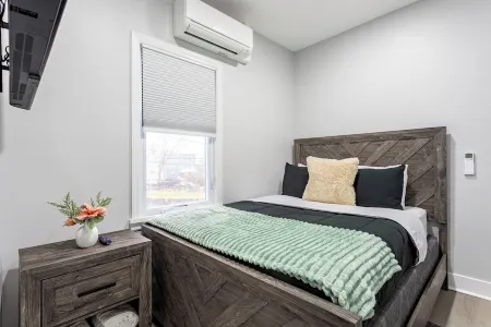 Spacious 3-bedroom apartment with WiFi, Parking in welcoming New Rochelle