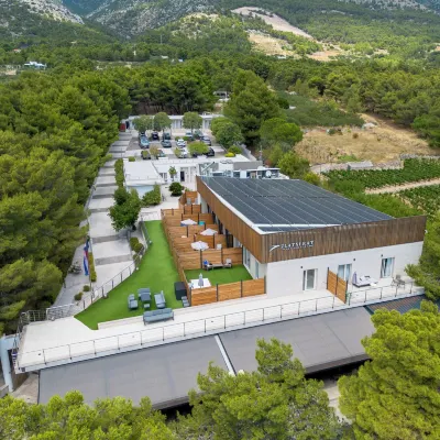 Zlatni Rat Beach Resort Hotels near Golden Horn Beach